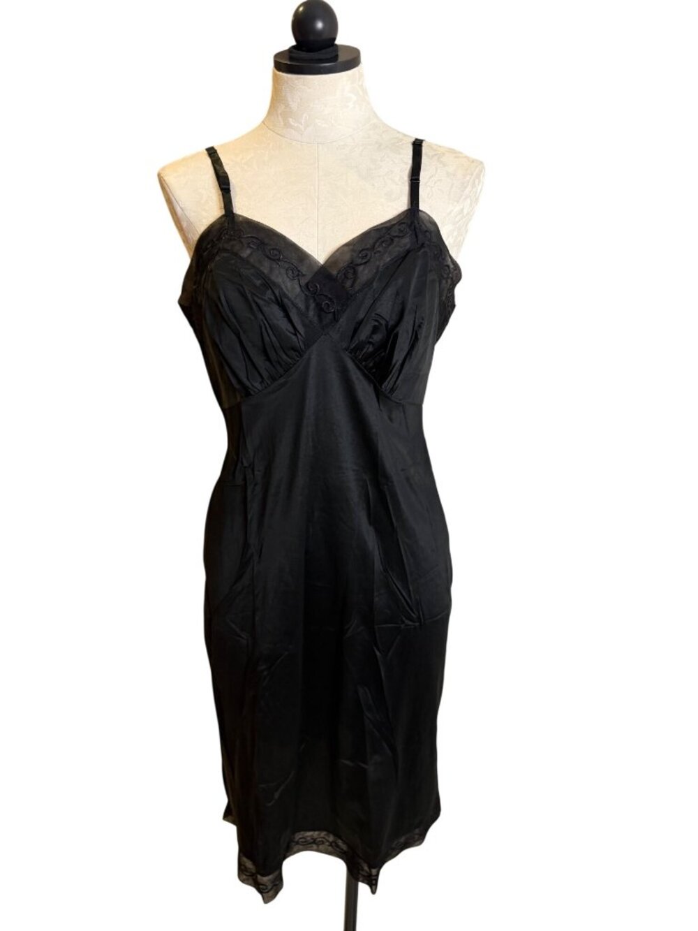 Vanity Fair Womens Sweetheart Slip Lingerie Dress Size 36 Black Nylon Vintage